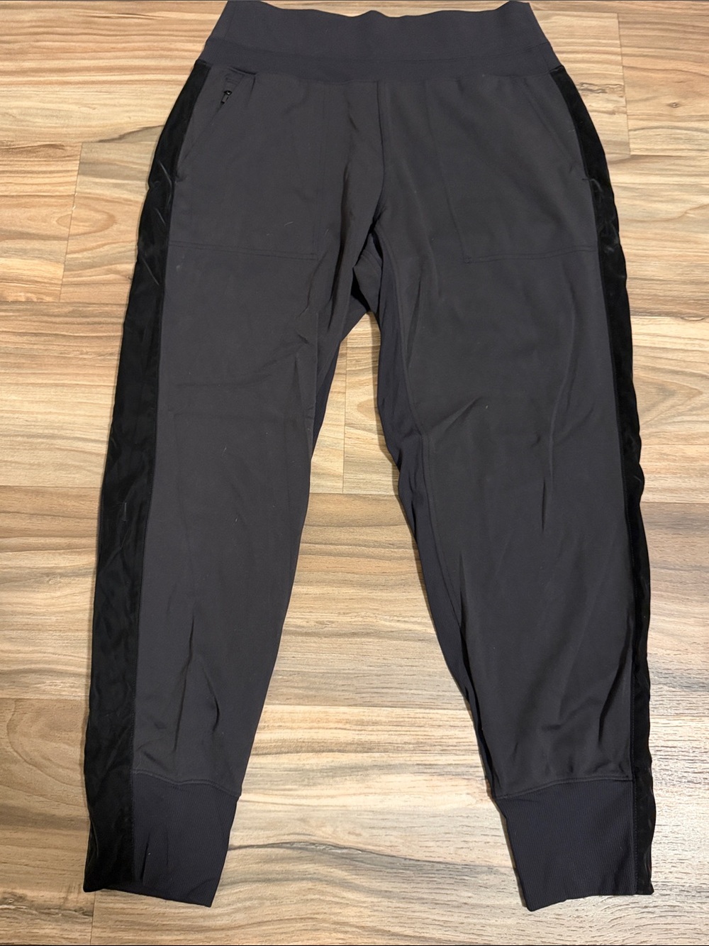 Athleta Venice Velvet Stripe Jogger Black Pull-On Women's Athletic Pants Sz M
